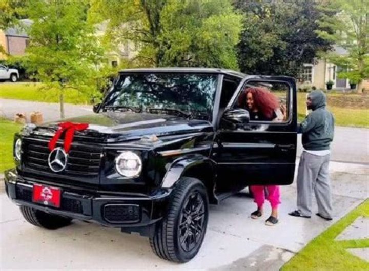 
Davido Sets To Buy G-Wagon For Chioma Rowland 