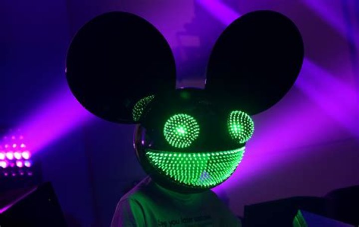 Deadmau5 (DJ) - Age, Birthday, Bio, Facts, Family, Net Worth, Height & More