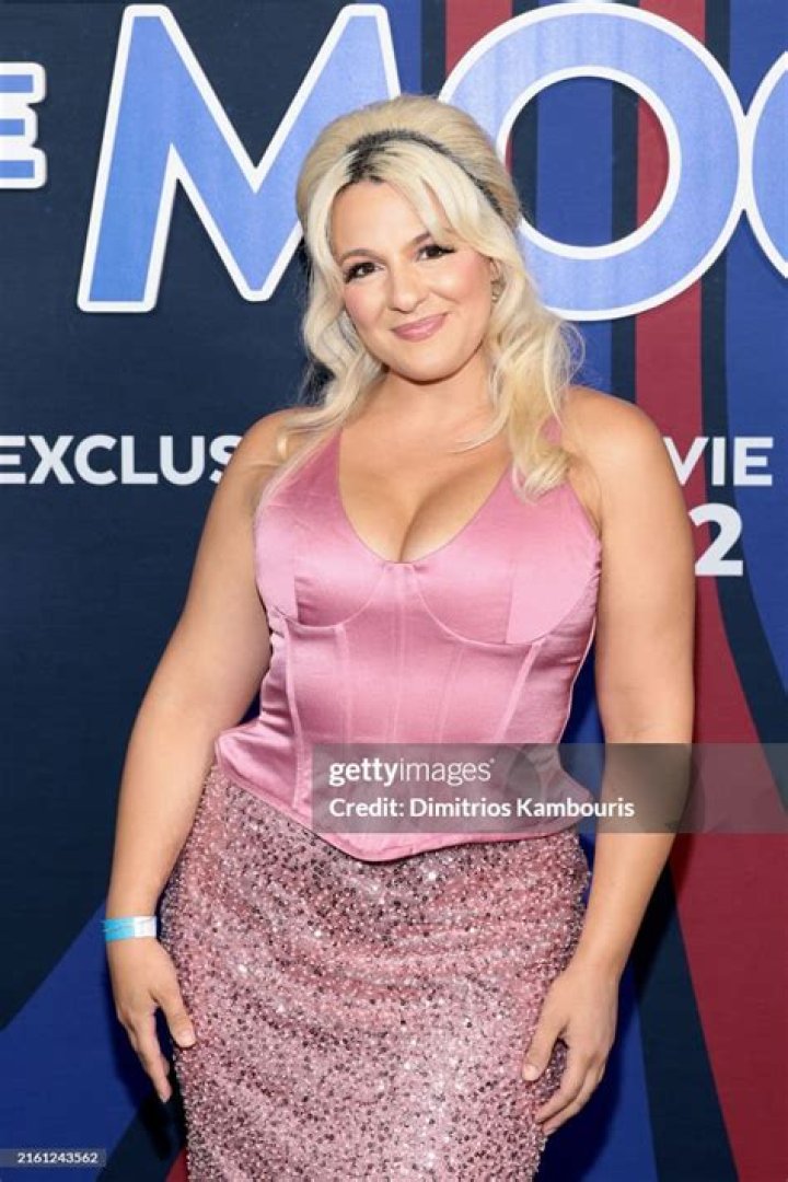 Deanna Giulietti (TikTok Star) - Age, Birthday, Bio, Facts, Family, Net Worth, Height & More