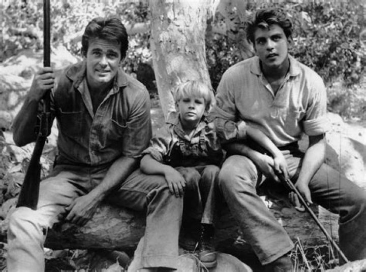 Dennis Holmes Biography, Age, Height, Wife, Net Worth, Family