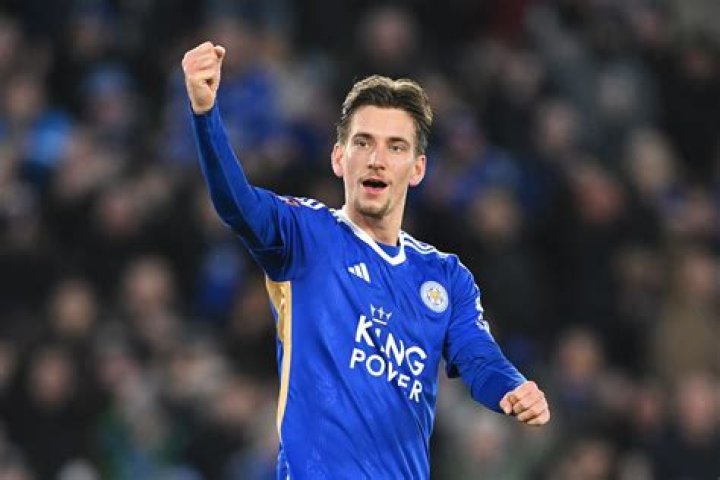 
Dennis Praet Height, Weight, Net Worth, Age, Birthday, Wikipedia, Who, Instagram, Biography 