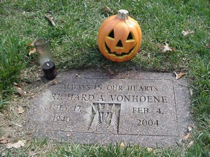 Dick Von Hoene Biography, Age, Height, Wife, Net Worth, Family