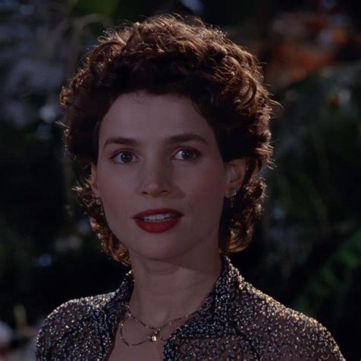 Did Julia Ormond cut her hair for the movie Sabrina?