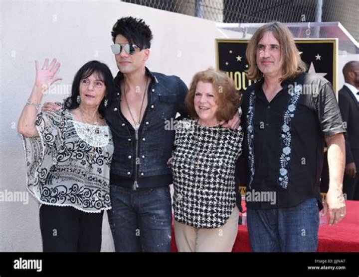 Dimitra Sarantakos Biography, Age, Height, Husband, Net Worth, Family