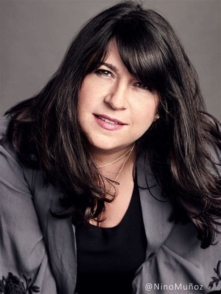 E. L. James Biography, Age, Height, Husband, Net Worth, Family