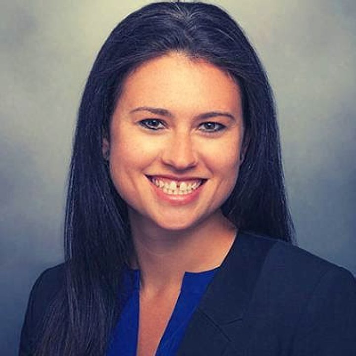 Elizabeth Keating Biography, Age, Height, Husband, Net Worth, Family