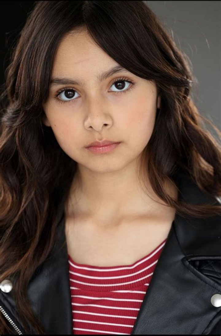 Elizabeth Phoenix Caro (Instagram Star) - Age, Birthday, Bio, Facts, Family, Net Worth, Height & More