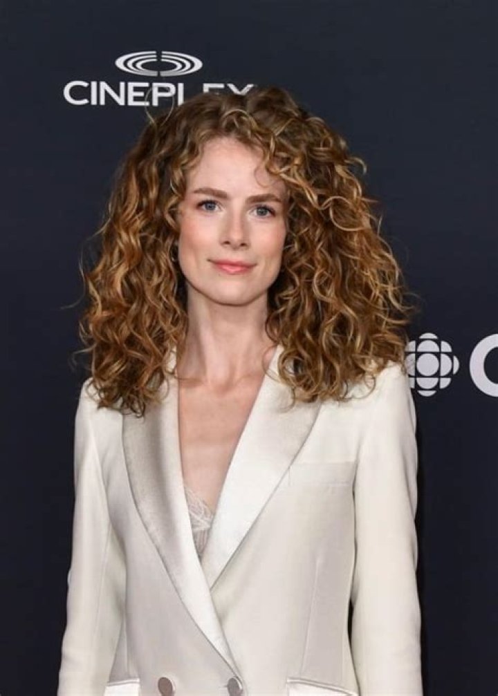 Elly Mcconnell Height, Weight, Net Worth, Age, Birthday, Wikipedia, Who, Nationality, Biography