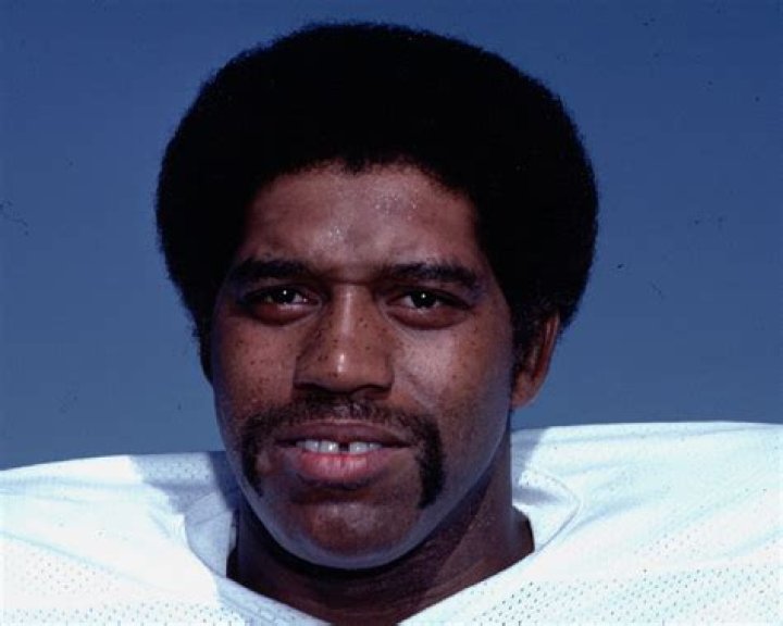 Elvin Bethea (Football Player) - Age, Birthday, Bio, Facts, Family, Net Worth, Height & More