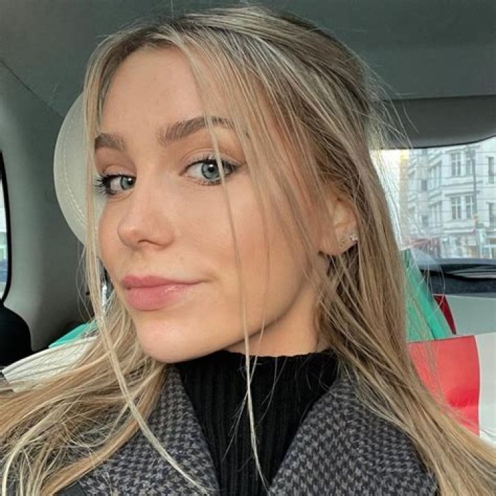 Ema Louise (YouTube Star) - Age, Birthday, Bio, Facts, Family, Net Worth, Height & More