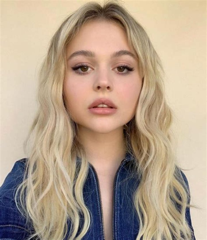 Emily Alyn Lind (Movie Actress) - Age, Birthday, Bio, Facts, Family, Net Worth, Height & More