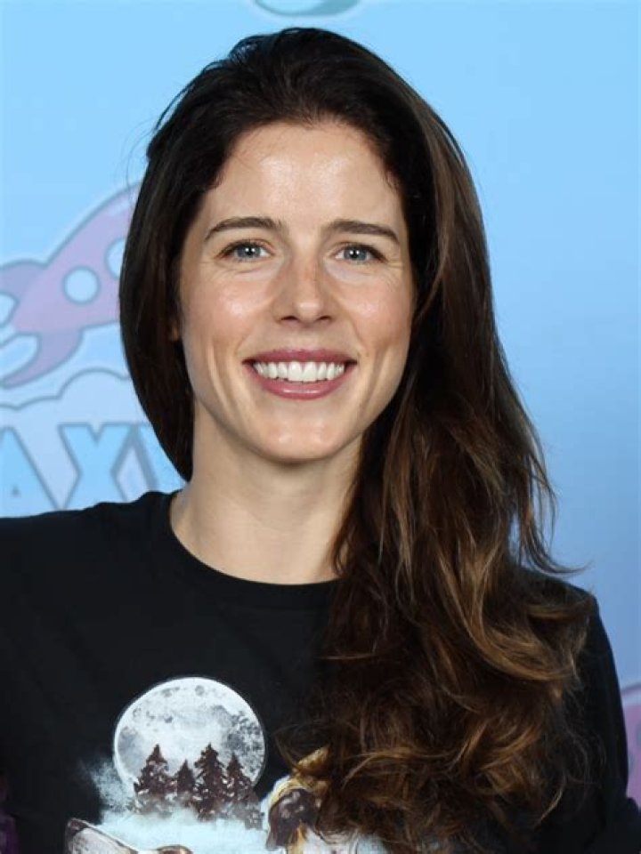 How tall is Emily Bett Rickards