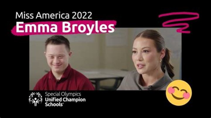 Emma Broyles (TikTok Star) - Age, Birthday, Bio, Facts, Family, Net Worth, Height & More