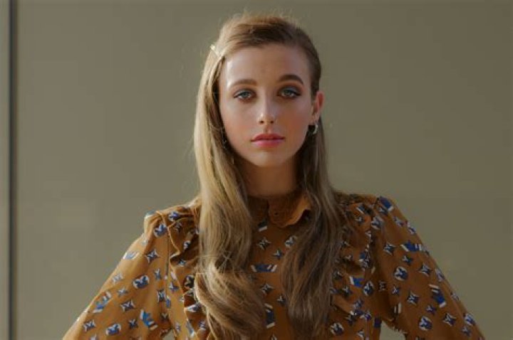 Emma Chamberlain (YouTube Star) - Age, Birthday, Bio, Facts, Family, Net Worth, Height & More