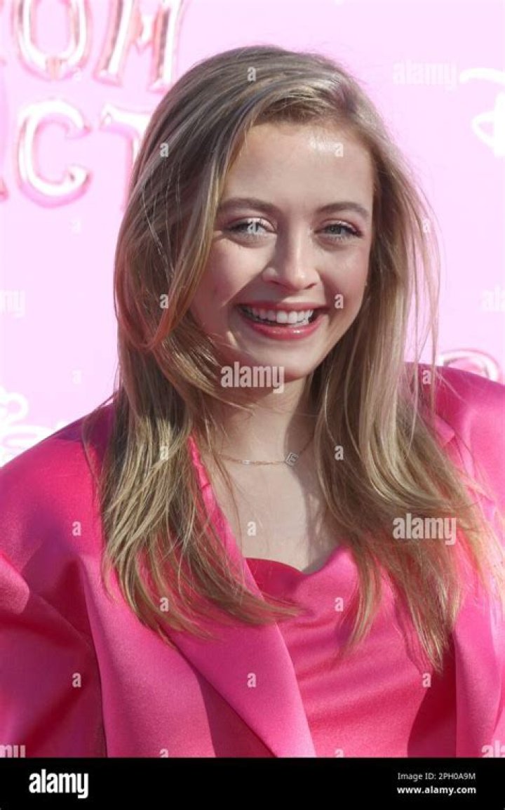 Emma Meisel (TV Actress) - Age, Birthday, Bio, Facts, Family, Net Worth, Height & More