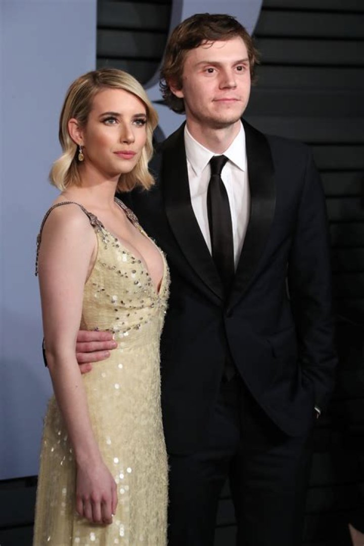Emma Roberts’ Dating History: Romances With Garrett Hedlund, Evan Peters and More Hollywood Hunks