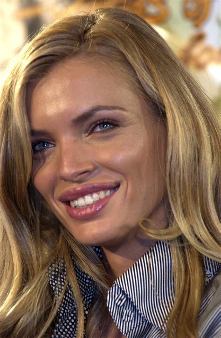 Esther Cañadas Biography, Age, Height, Husband, Net Worth, Family