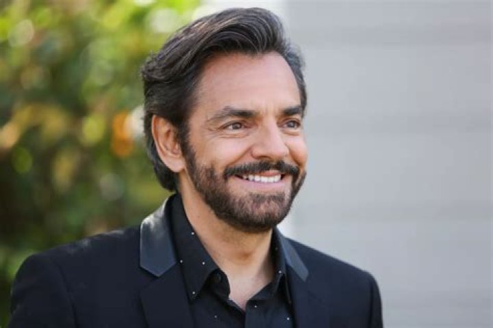 How tall is Eugenio Derbez
