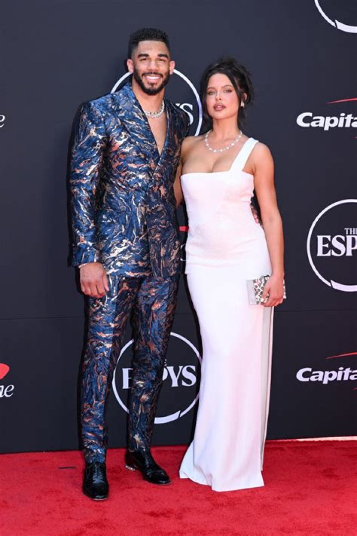 
Evander Kane and Girlfriend Mara Teigen Make Another Of Their Public Appearance 