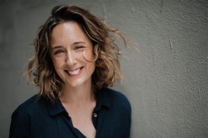 How tall is Eve Morey