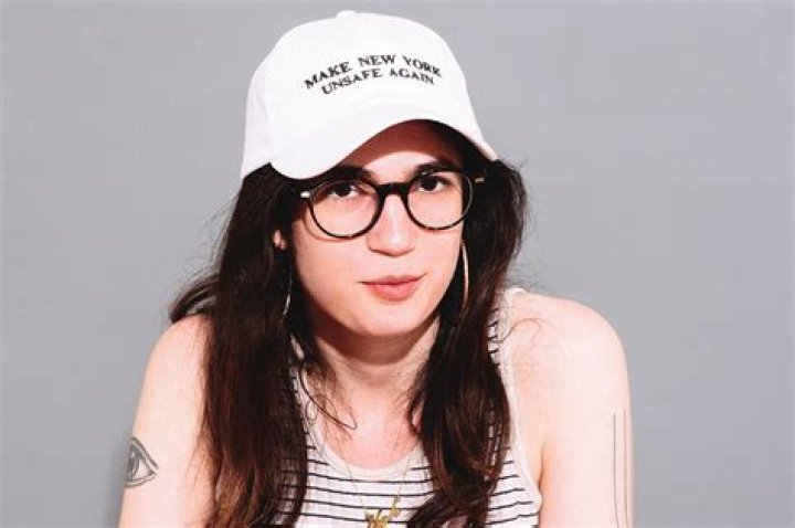 Eve Peyser (Essayist) - Age, Birthday, Bio, Facts, Family, Net Worth, Height & More