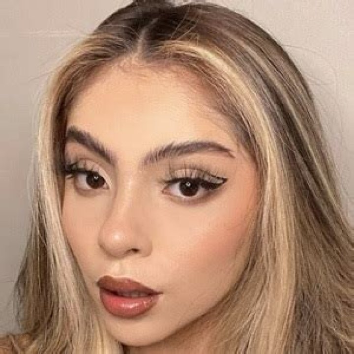 Evelyn Ortiz (Instagram Star) - Age, Birthday, Bio, Facts, Family, Net Worth, Height & More