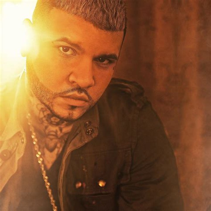 Farruko (Reggaeton Singer) - Age, Birthday, Bio, Facts, Family, Net Worth, Height & More