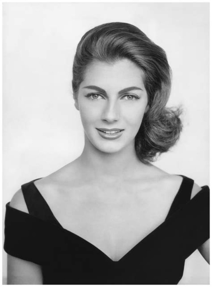 Fiona Campbell-Walter Biography, Age, Height, Wife, Net Worth and Family