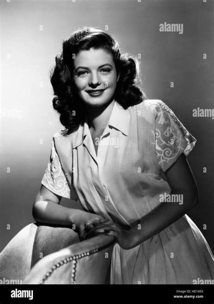 Gail Davis (TV Actress) - Age, Birthday, Bio, Facts, Family, Net Worth, Height & More