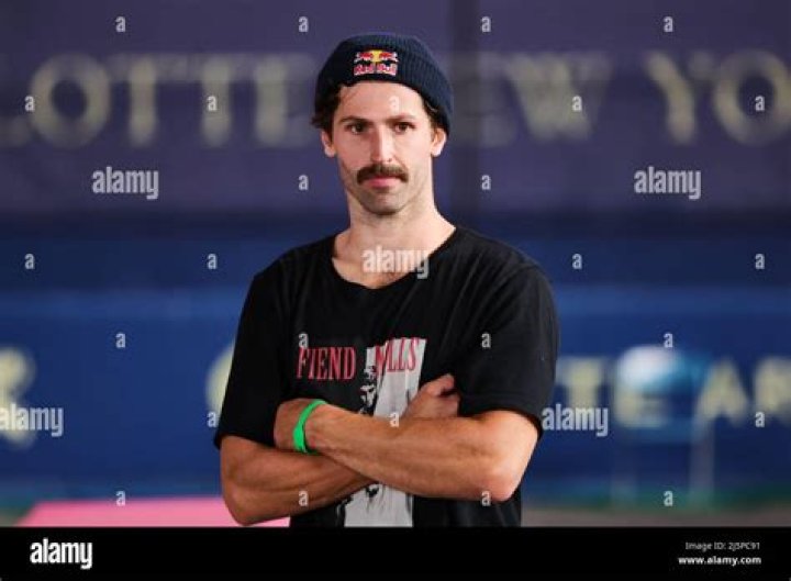 Garrett Reynolds Biography, Age, Height, Wife, Net Worth, Family