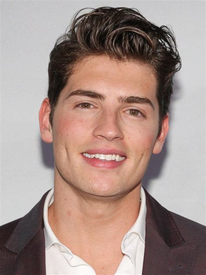 How tall is Gregg Sulkin