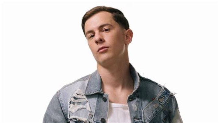 Guaynaa (Rapper) - Age, Birthday, Bio, Facts, Family, Net Worth, Height & More