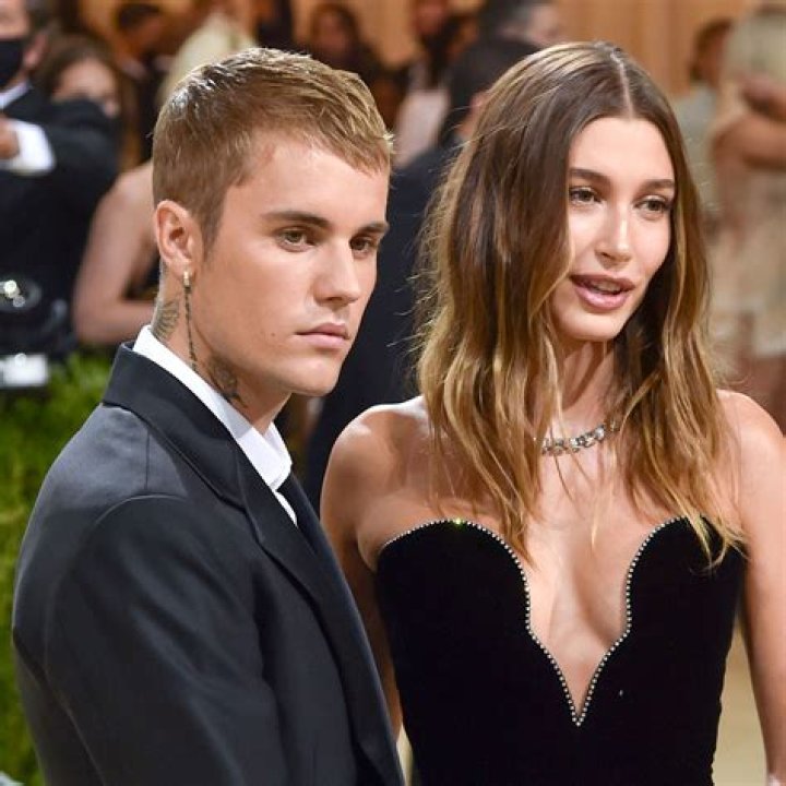 Hailey Bieber Height, Weight, Net Worth, Age, Birthday, Wikipedia, Who, Nationality, Biography