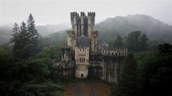 These 7 Haunted Castles Are As Historic As They Are Creepy