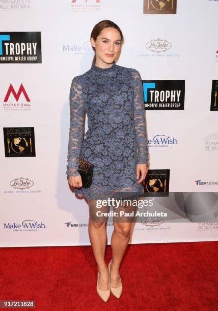 Hayley Sales Biography, Age, Height, Husband, Net Worth, Family