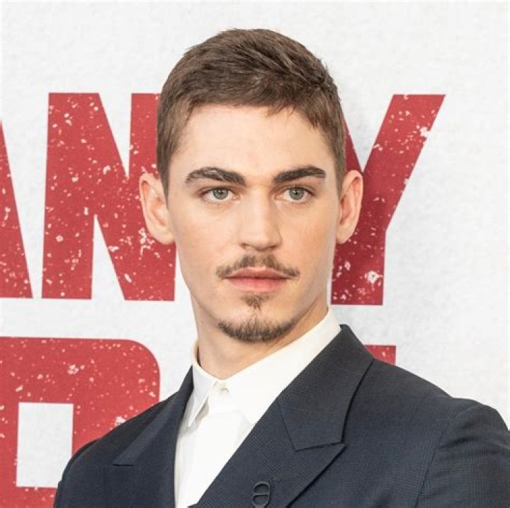 Hero Fiennes-Tiffin Biography, Age, Height, Wife, Net Worth, Family