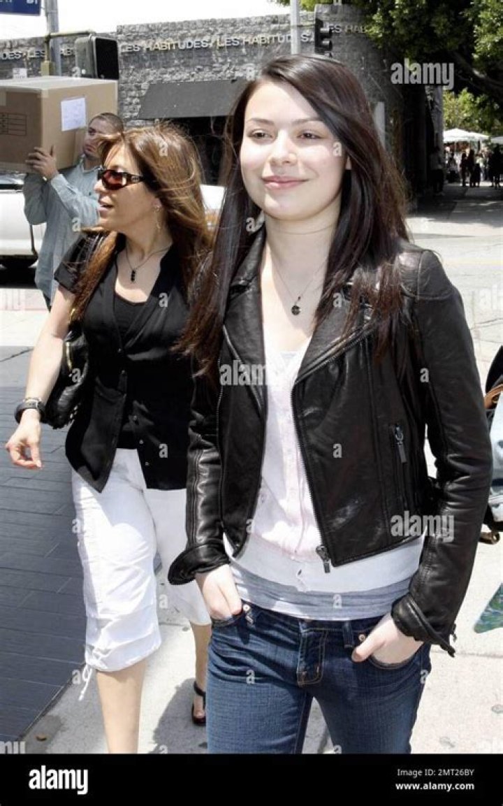 “iCarly” star Miranda Cosgrove Wiki: Lil Pump, Net Worth, Arrested, Sister, Boyfriend