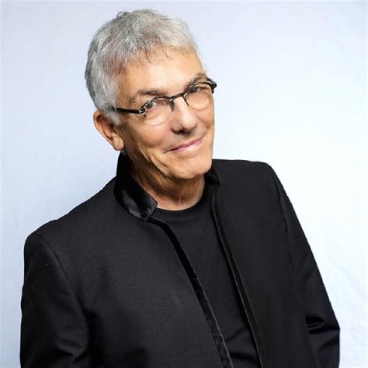 Ilan Chester (World Music Singer) - आयु, जन्मदिन, जैव, तथ्य, परिवार, कुल संपत्ति, ऊंचाई और अधिक