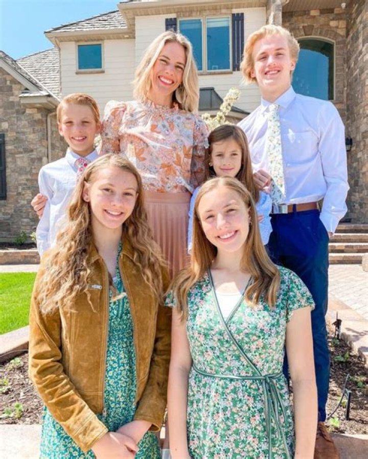 Is Emily Cox Pregnant? Details To Know About Her Children