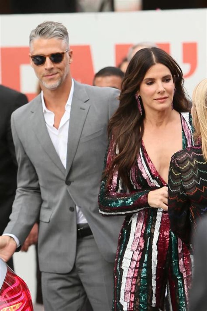 
Is Sandra Bullock Married? Sandra Bullock Height, Weight, Age, Boyfriends, Family, Husband, Real Name, Movies, Instagram 