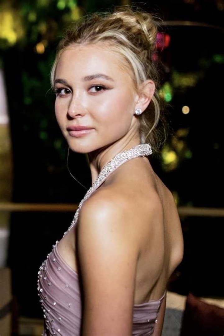 Isabel May Biography - Wiki, Age, Height, Net worth, Boyfriend, Parents, Siblings & More