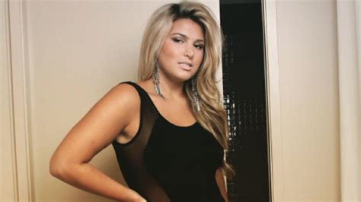 Singer Isabelle Shares Powerful Advice for Fans Who Lack Body Confidence (EXCLUSIVE)