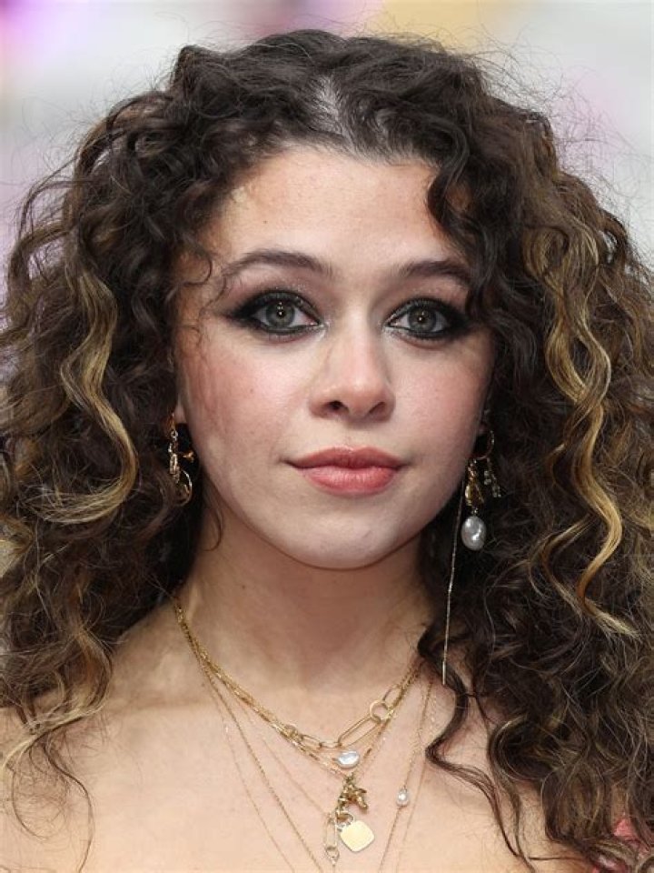 Who is Isis Hainsworth? Wiki, Biography, Age, Height, Parents, Ethnicity, Boyfriend, School & More