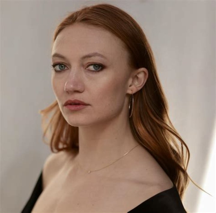 How tall is Jacqueline Emerson