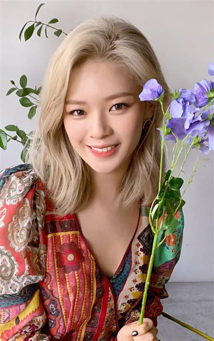 Jeongyeon Biography, Age, Height, Husband, Net Worth, Family