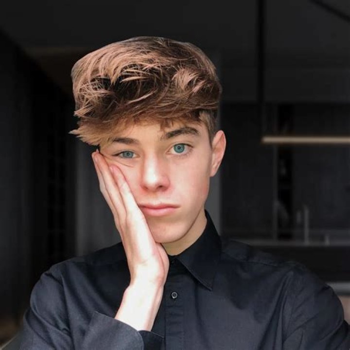 Jeremy Hutchins Biography | Age, Wiki, Net worth, Bio, Height, Girlfriend?|