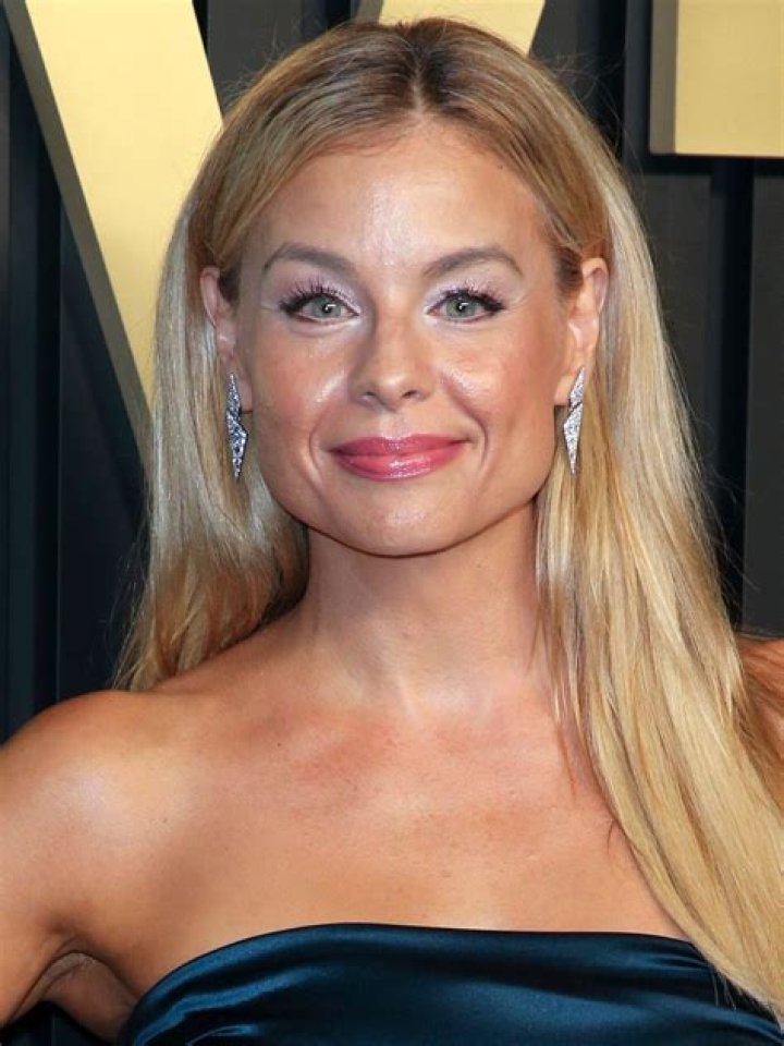 Jessica Collins Biography, Age, Height, Husband, Net Worth, Family