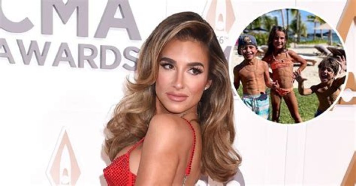 Jessie James Decker On Why She ‘Felt the Need to Respond’ About Her Kids’ Abs: ‘I Draw the Line’ 