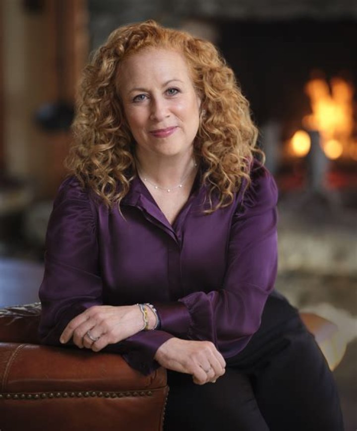Jodi Picoult Biography, Age, Height, Husband, Net Worth, Family