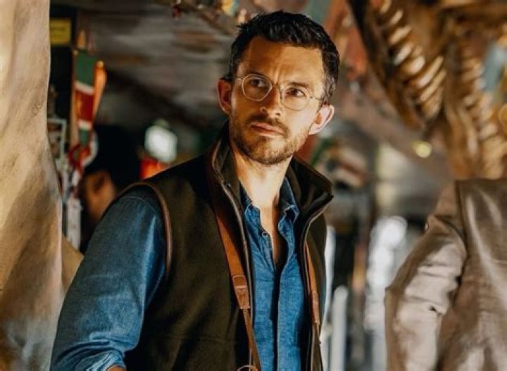 Jonathan Bailey – Celebsgraphy